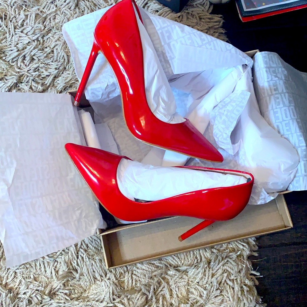 Brand new GORGEOUS RED❤️🎄 STEVE MADDEN HEELS!👠👠